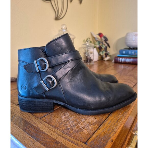 FINAL SALE: Ladies Born Ankle Boot Size 8, black leather, Zip Up - Picture 1 of 8